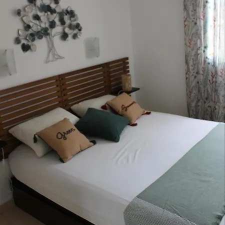 Appartement T2 Coquet Plein Centre Vue Mer Exceptionnelle. Le Lavandou