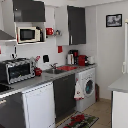 Apartament T2 Coquet Plein Centre Vue Mer Exceptionnelle. Le Lavandou