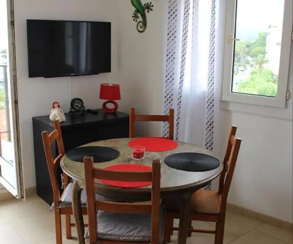 Apartman T2 Coquet Plein Centre Vue Mer Exceptionnelle. Le Lavandou